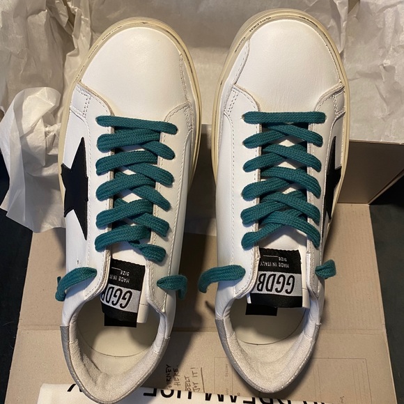 SOLD Authentic Golden goose hi star sneakers - Picture 3 of 14
